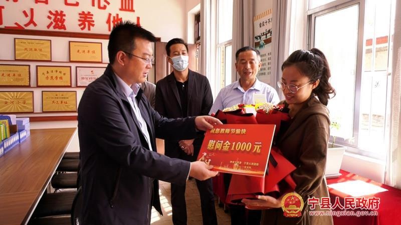 池军开展教师节走访慰问活动