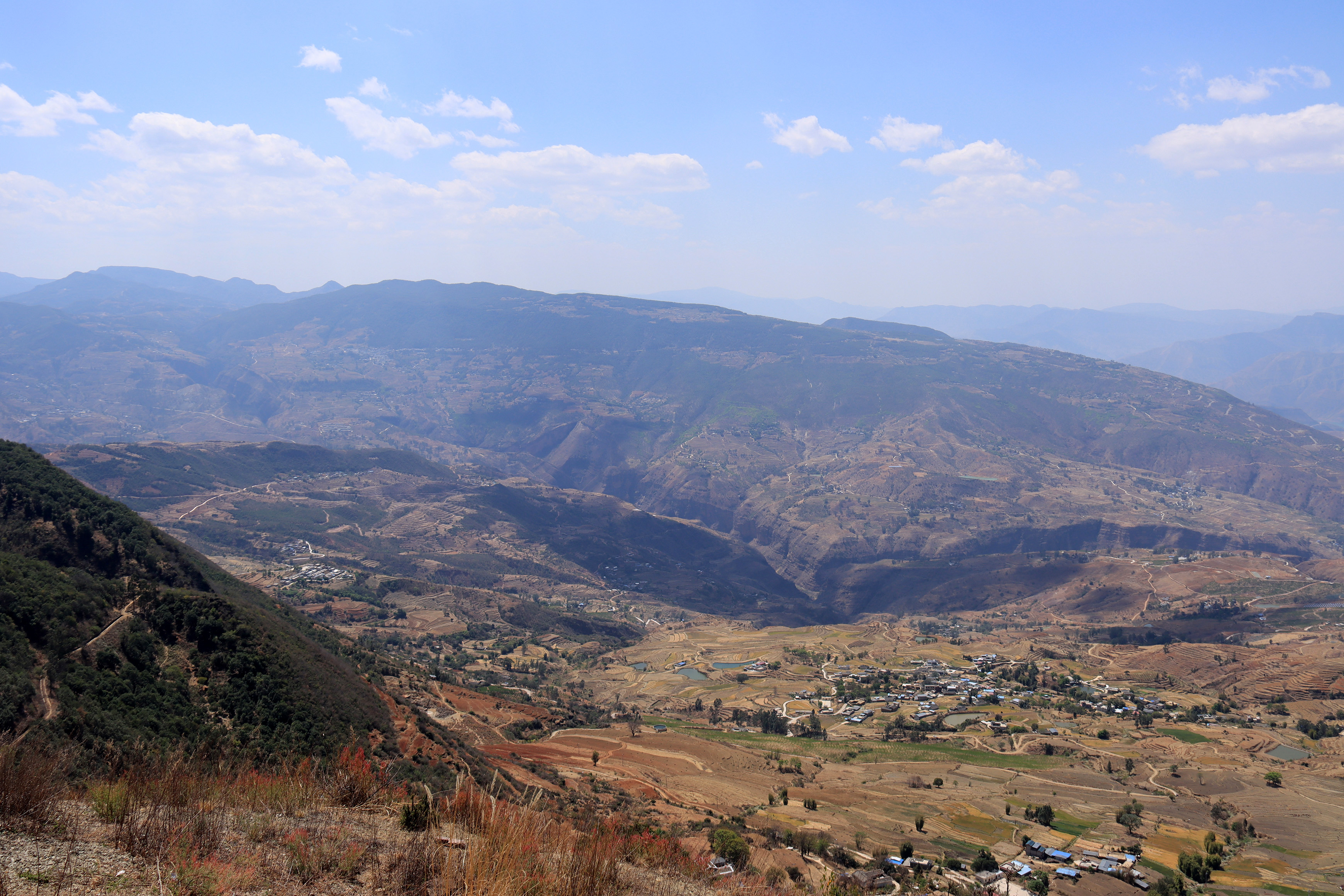 金沙江畔的云南武定县己衣镇