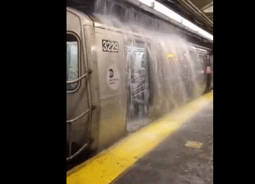 令美国纽约地铁瘫痪的这场雨,究竟有多大?