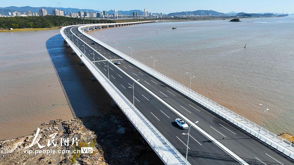 浙江舟山新城茶山大桥试通车