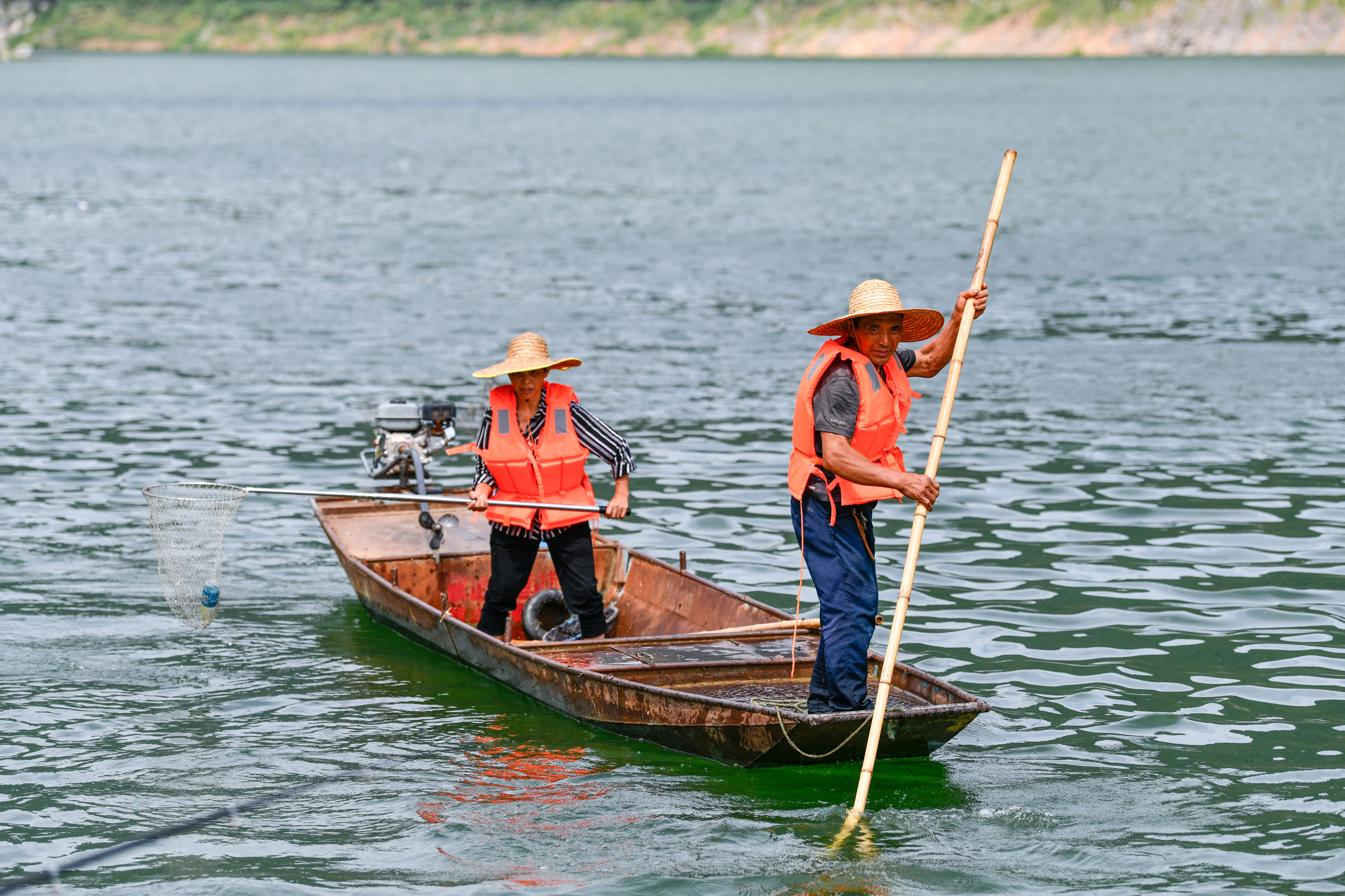 乌江夫妇,37年义务守护大江东流