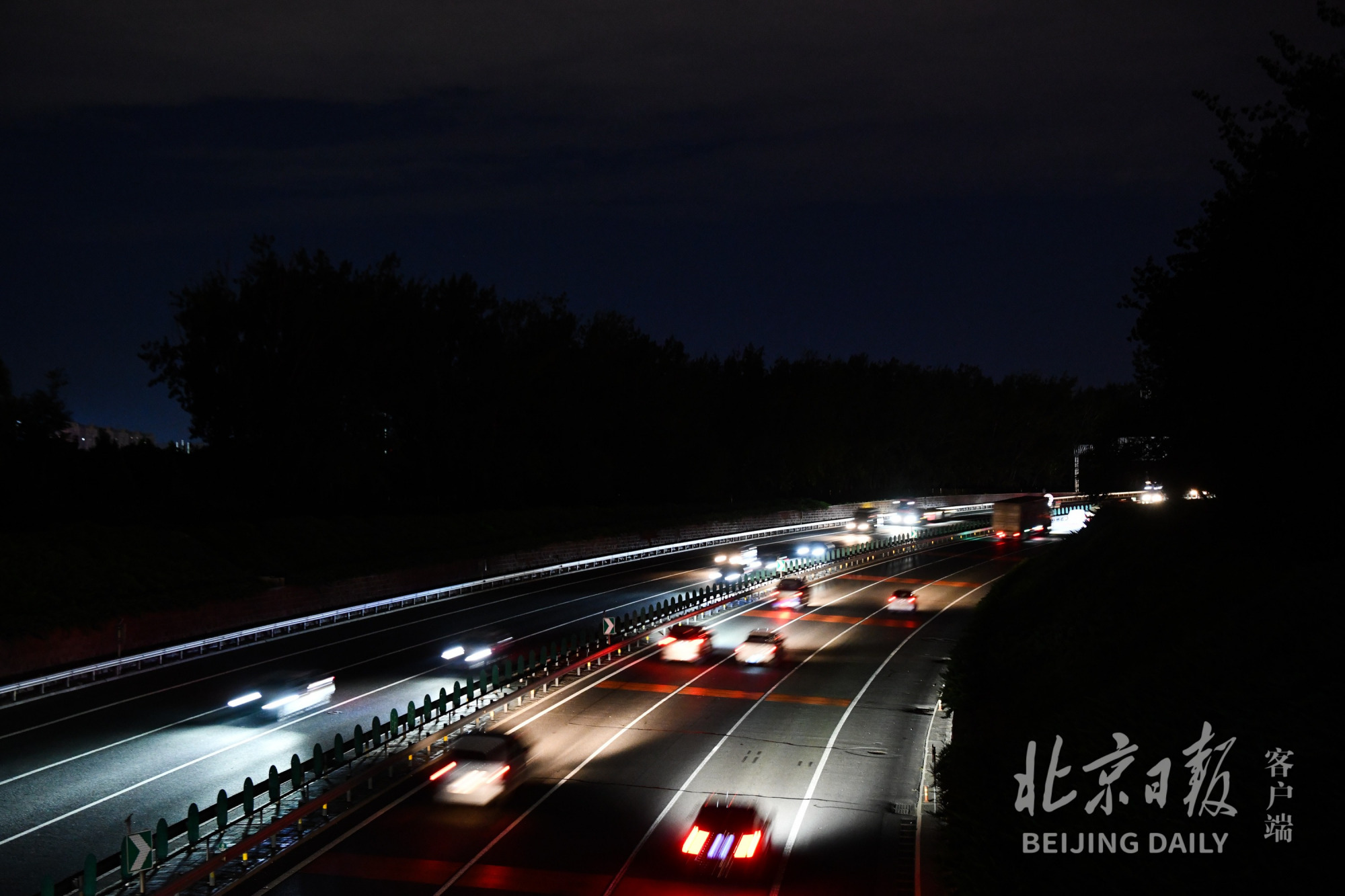 南苑机场停运两年了,周边南五环等地为何仍没路灯?