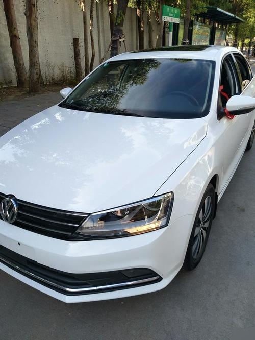 车型小点的轿车