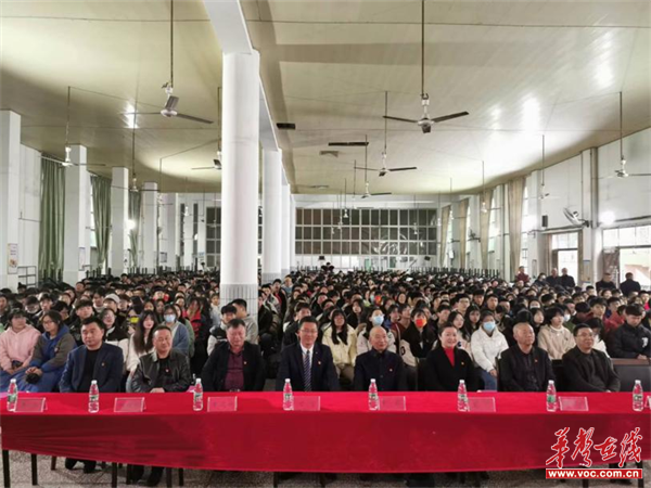 点燃激情 赢在高考 邵东科达学校举行励志演讲会