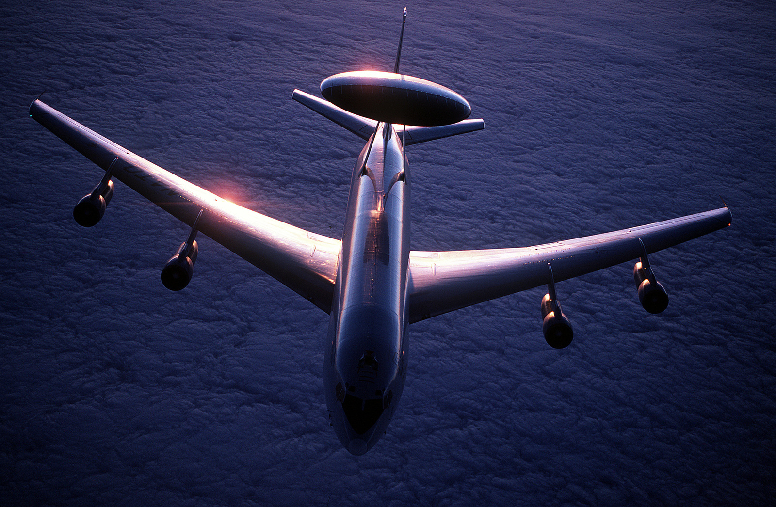 美军e3预警机,雷达化身天空之眼:堪称飞行物的噩梦