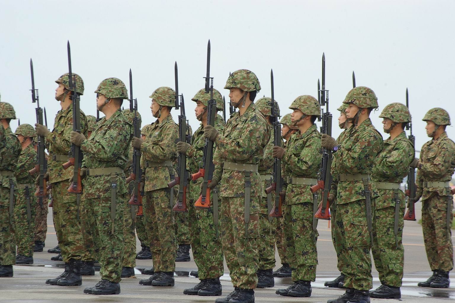 日本军装自卫队图片