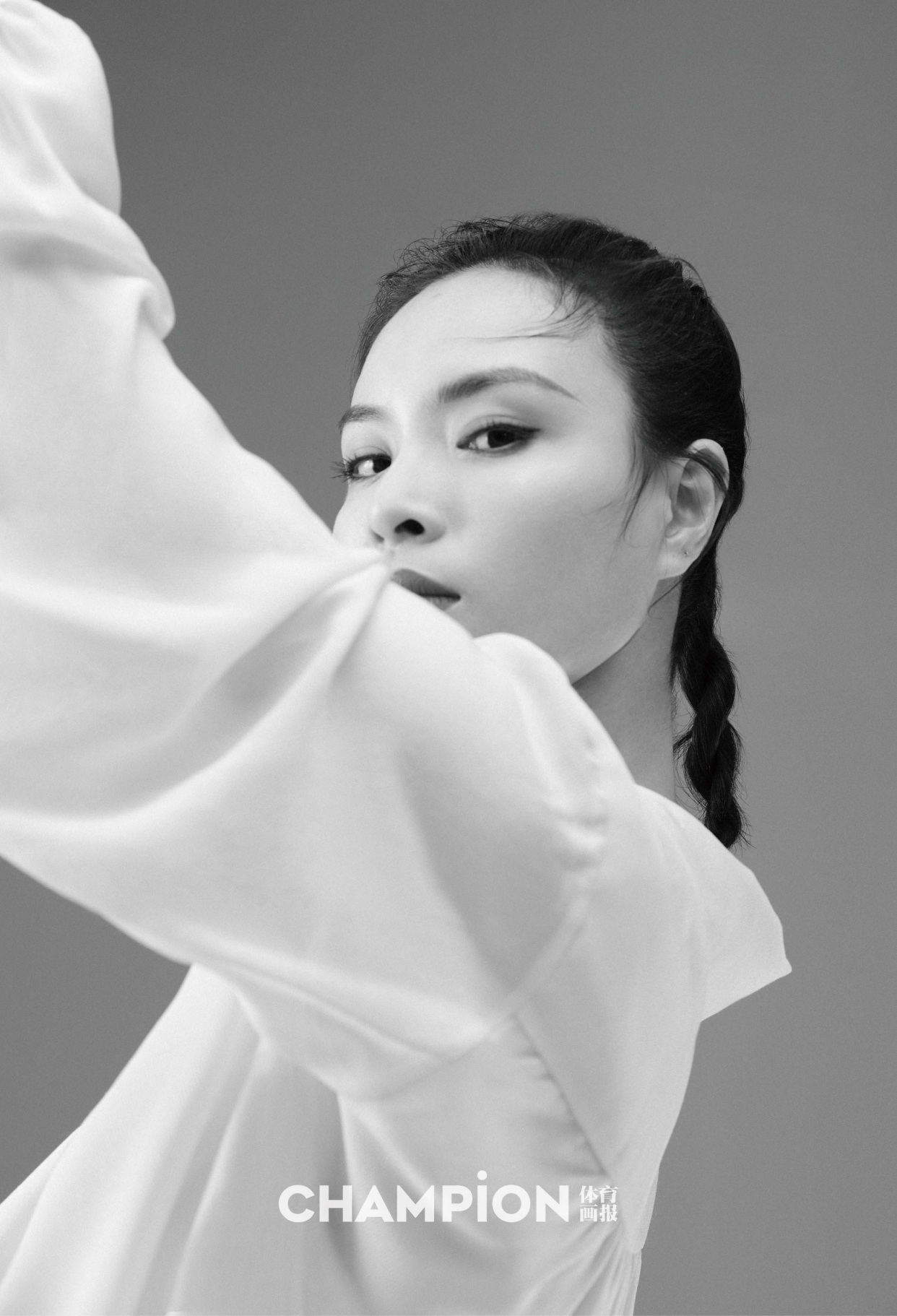 吴敏霞杂志大片曝光,状态姣好又酷又飒展现女性之美