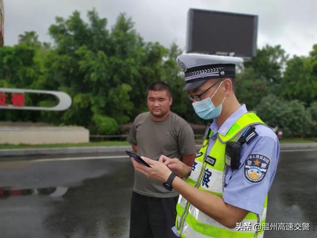 温州:叶建胜:破风,抗疫,干事的翩翩"少年「寻找"最美浙警·高速卫士