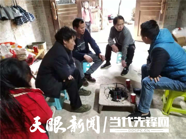 「我的扶贫故事」我与群众是一家丨望谟县打易镇长田村驻村干部瞿兴亮