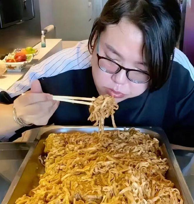 "健康美丽:浪胃仙瘦成纸片人背后的警示"