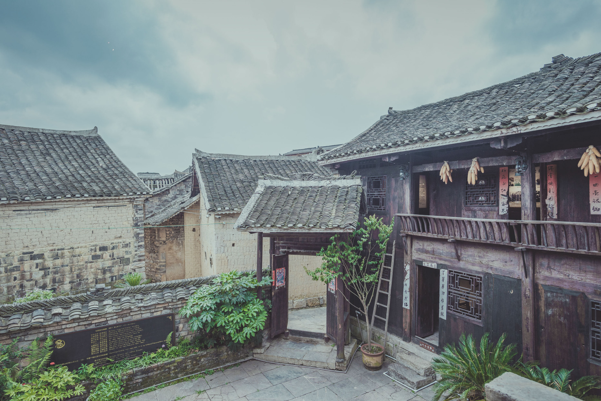 中国第一的布依族堂屋,拥有两百年历史,是布依族古民居活化石