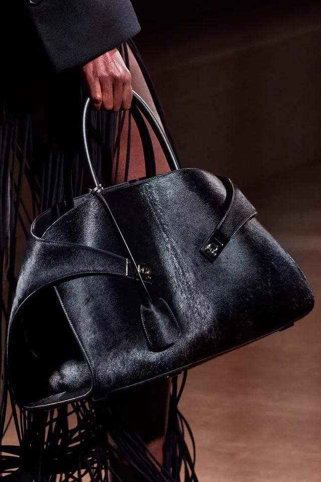 ferragamo为自由意志着装