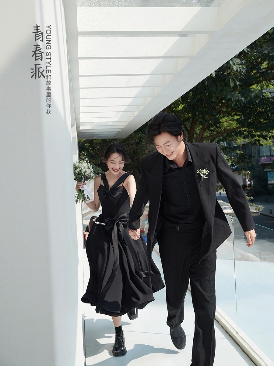 一眼心动的黑纱街拍婚纱照 ins风好哇塞