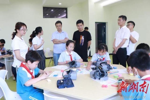 麓谷二小:唱响科技教育的美好明天