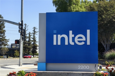 Intel股价本月暴涨28%！市值增加240亿美元：估值飙至互联网泡沫以来最高