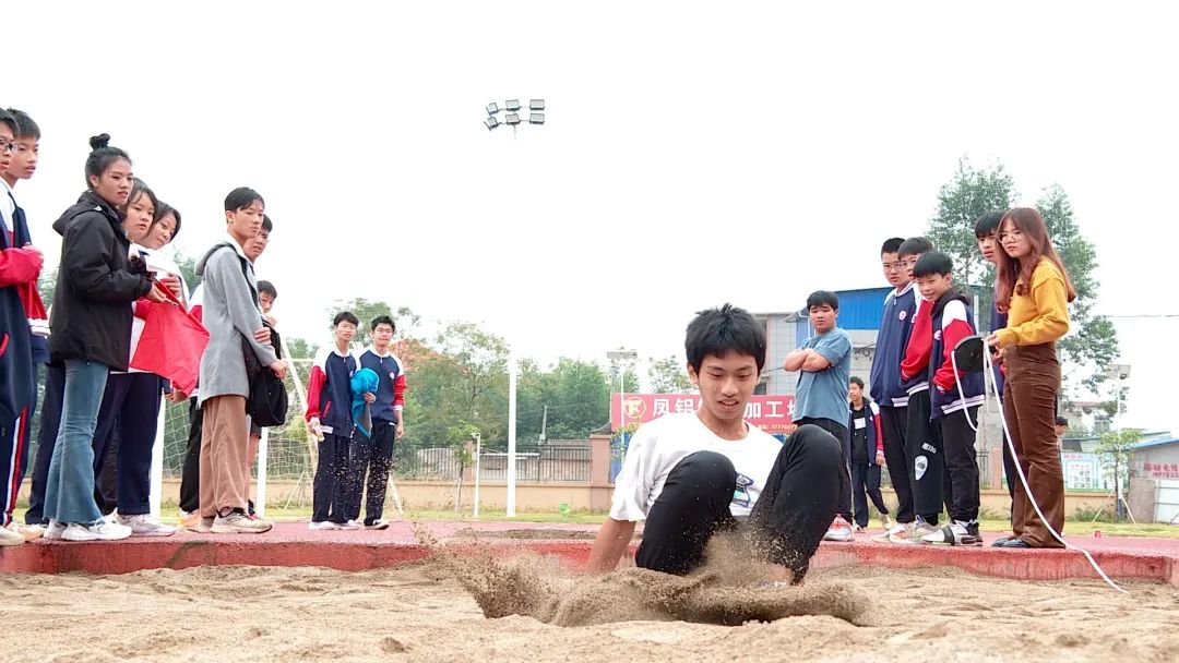 武宣县丰华中学:校园运动会 青春正飞扬