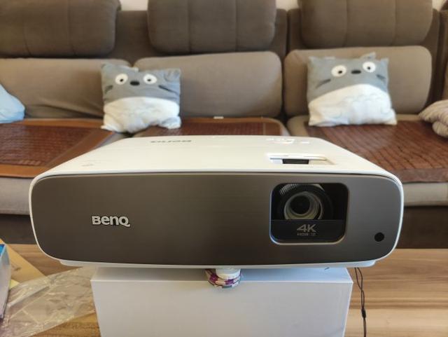 「投影仪」入门级家用4k投影仪——明基w2700体验