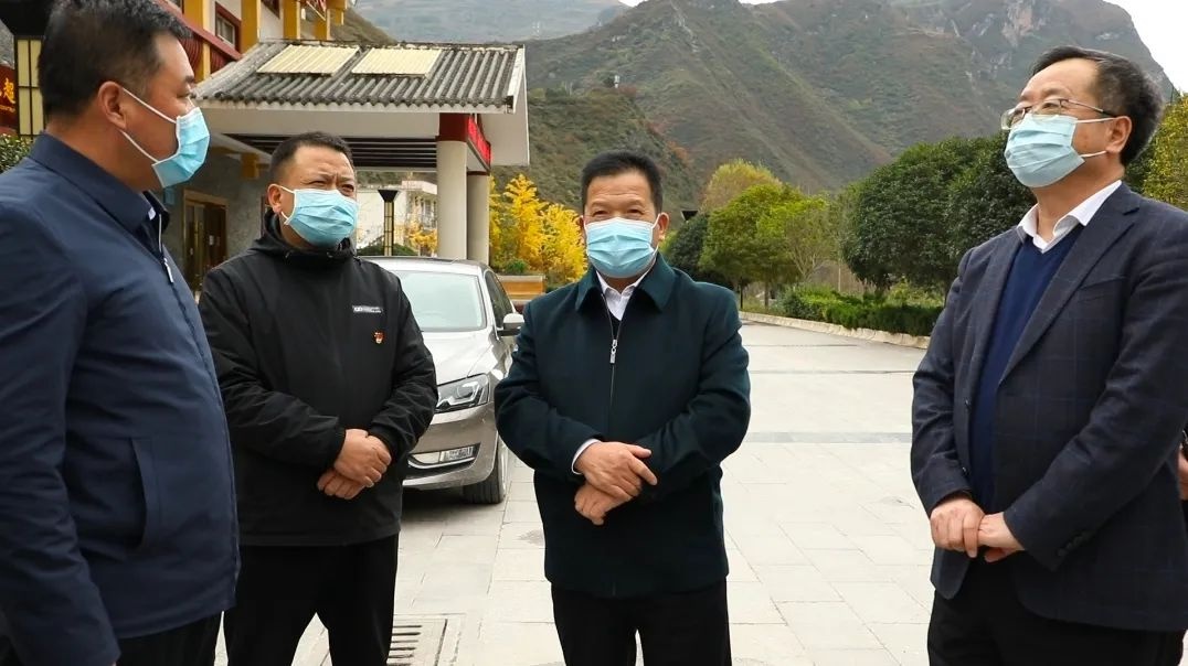 漆文忠一行在文县督导检查疫情防控工作