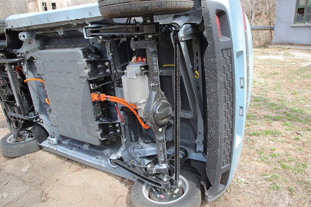 将成本控制到极限 宏光miniev车顶地板底盘结构篇