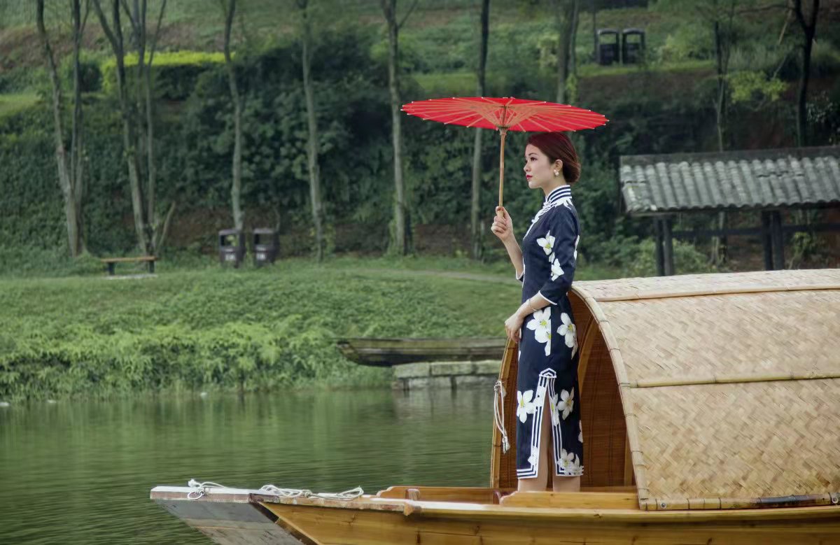 「七律」烟雨江南乌篷船