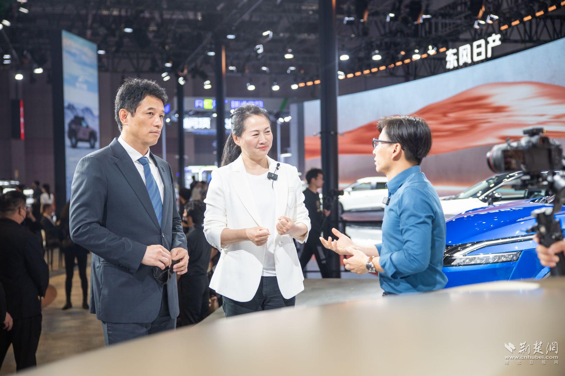 上海车展刮起强劲"东风" 网红局长陈襄为"车谷造"圈粉