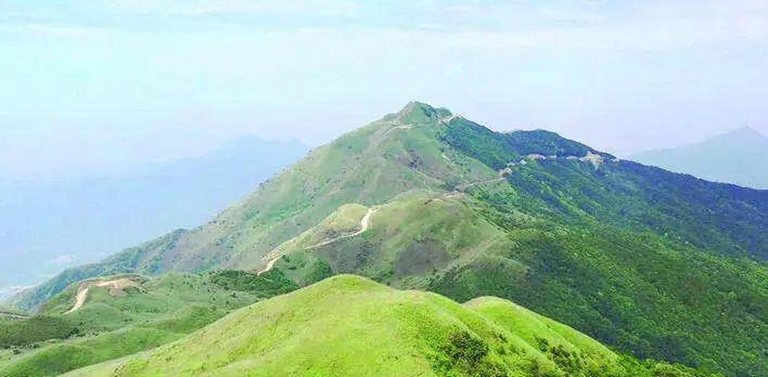九龙峰旅游区是惠东的"山区门户",从空中俯瞰九龙峰,紧靠县城平山