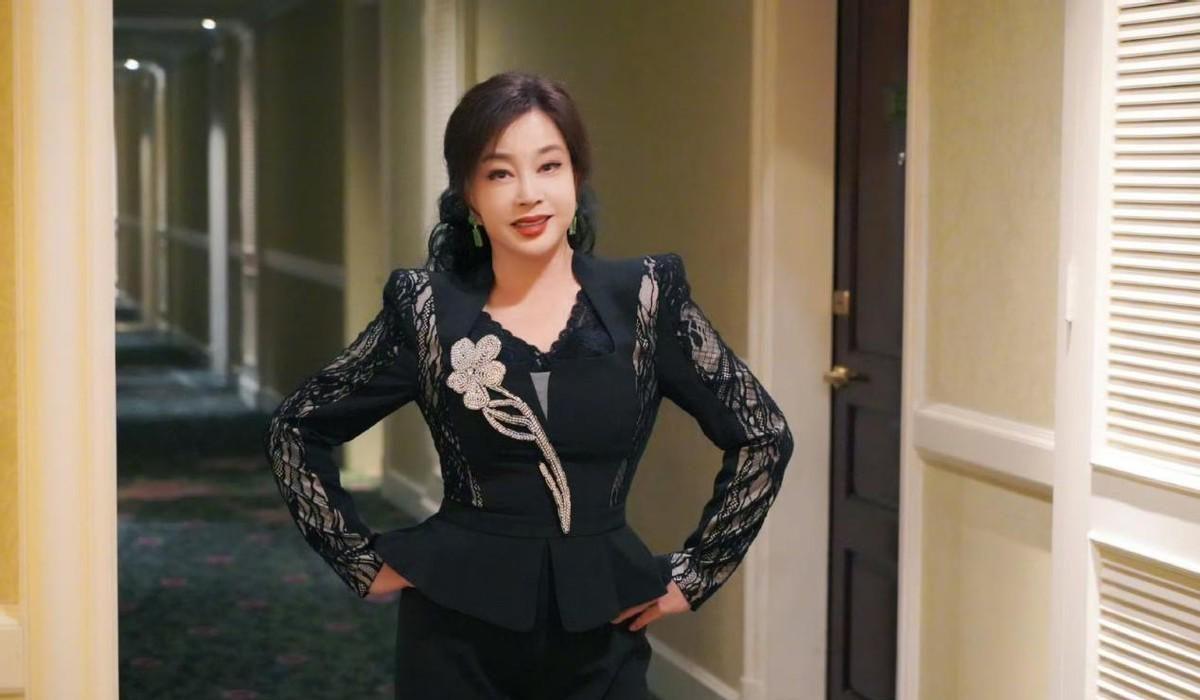 林青霞vs刘晓庆:医美对比,优雅老去的秘诀 revealed