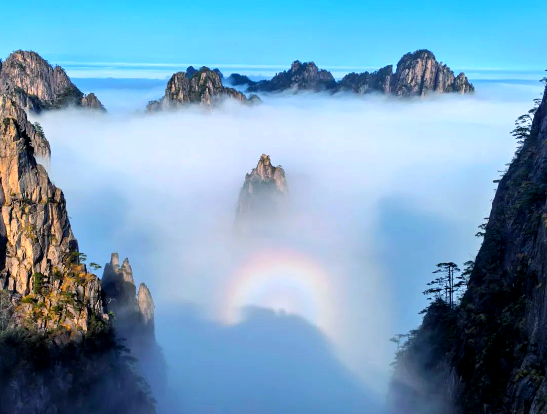 冬日黄山:云海奇观与佛光的魅力