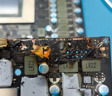 烧毁史上最惨RTX 5090！16针接口炸无踪影 GPU和显存全毁