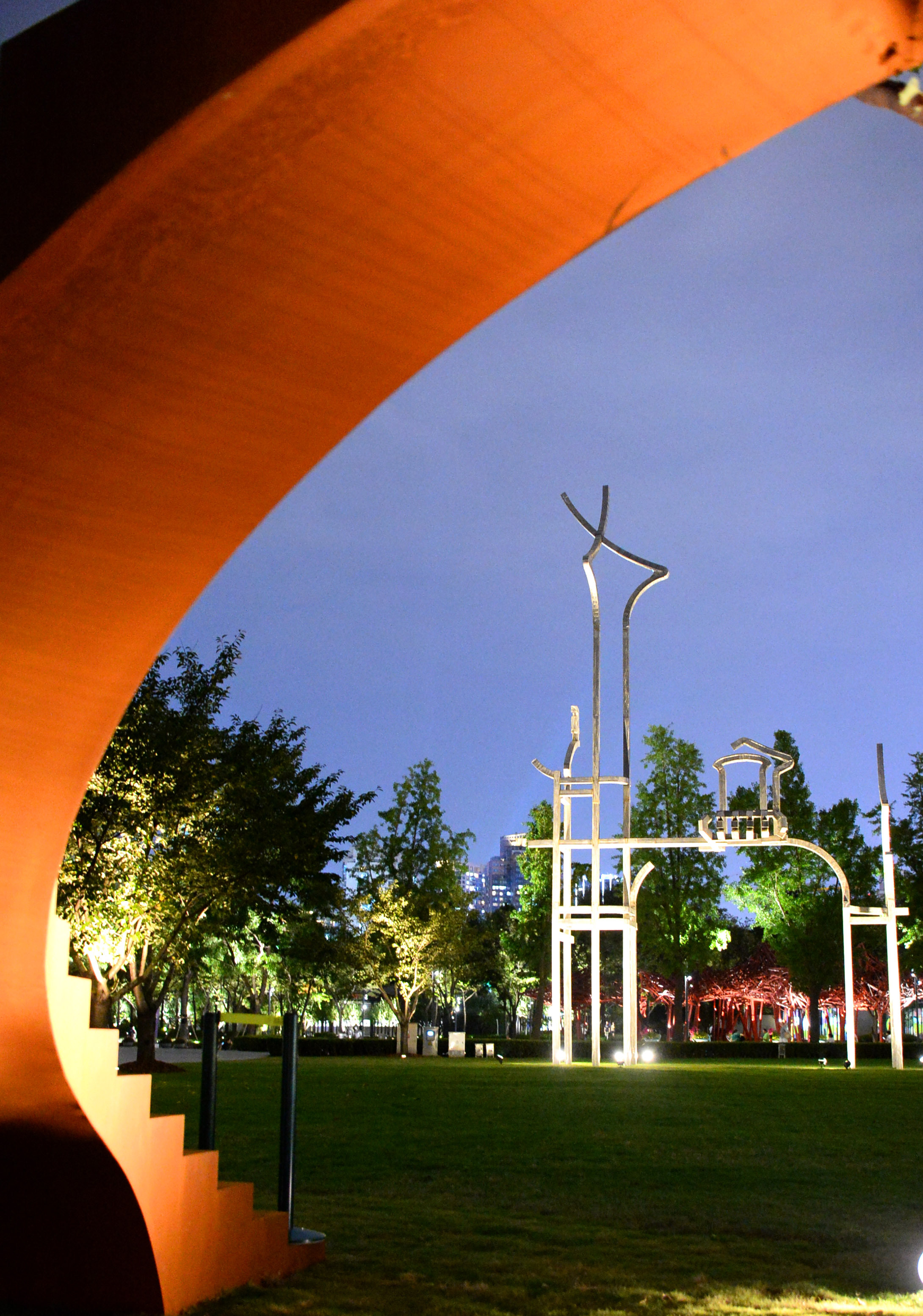 静安雕塑公园——24小时开放公园美术馆丨镜头里的静安