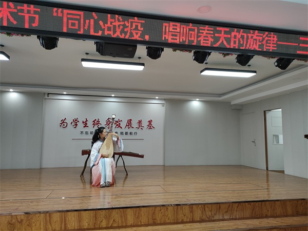 龙江县育才学校举行第九届校园艺术节——"同心战疫,唱响春天的旋律