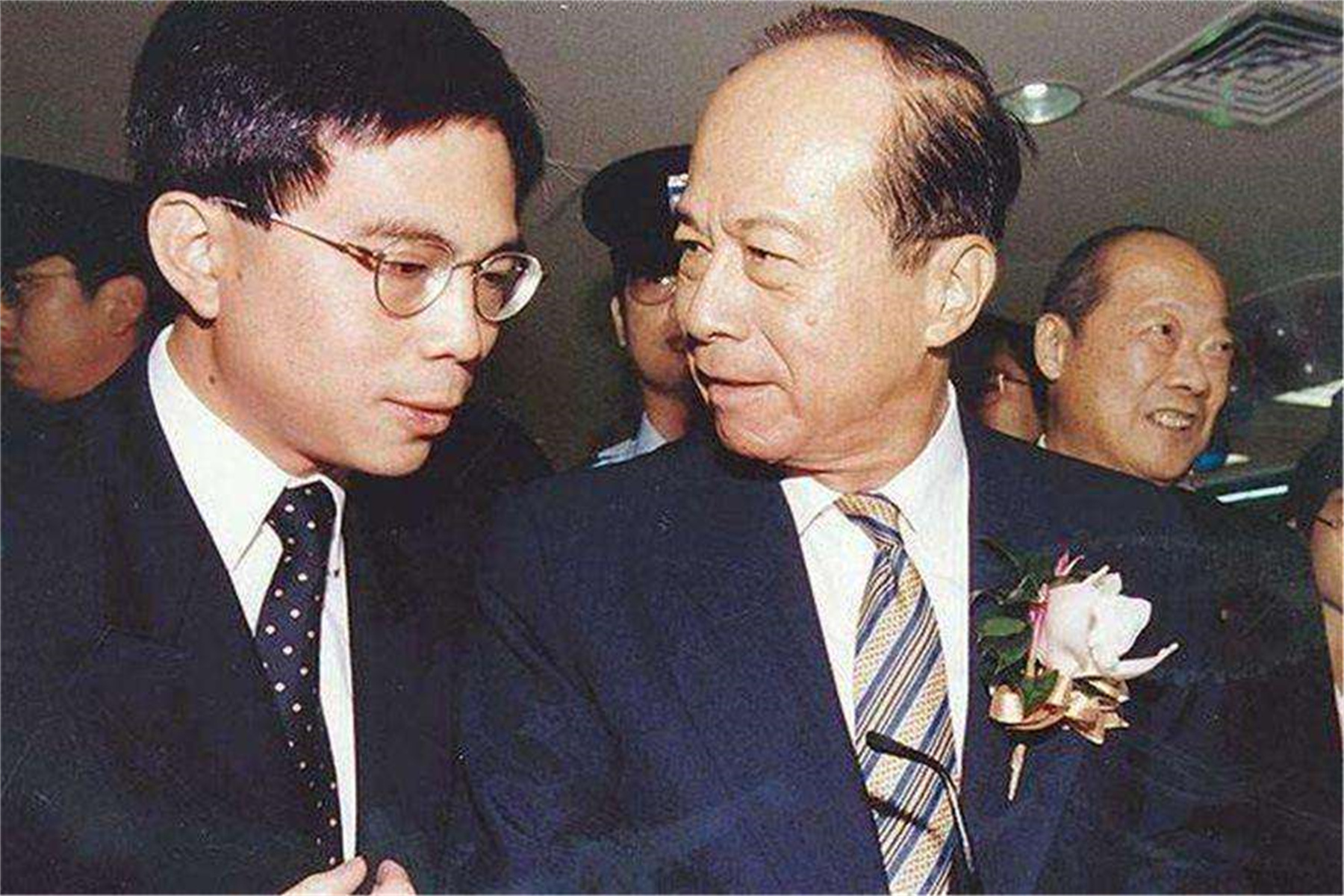 曾经的华人首富李嘉诚到底多有钱,资产遍布世界,今天带你来揭秘