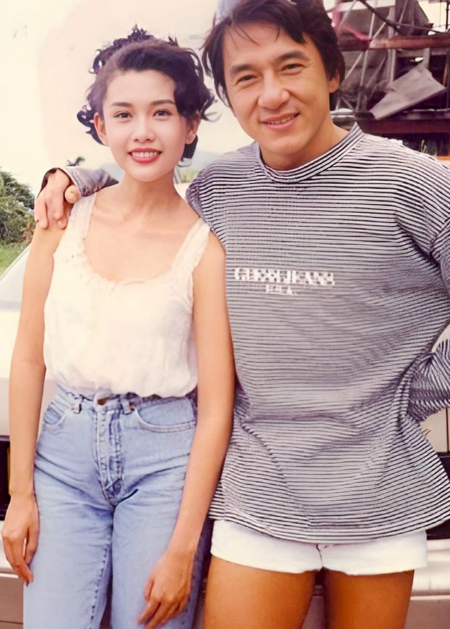 邱淑贞和成龙年轻时的照片,美貌帅气,你喜欢吗?