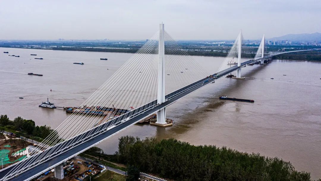 建设中的南京长江五桥
