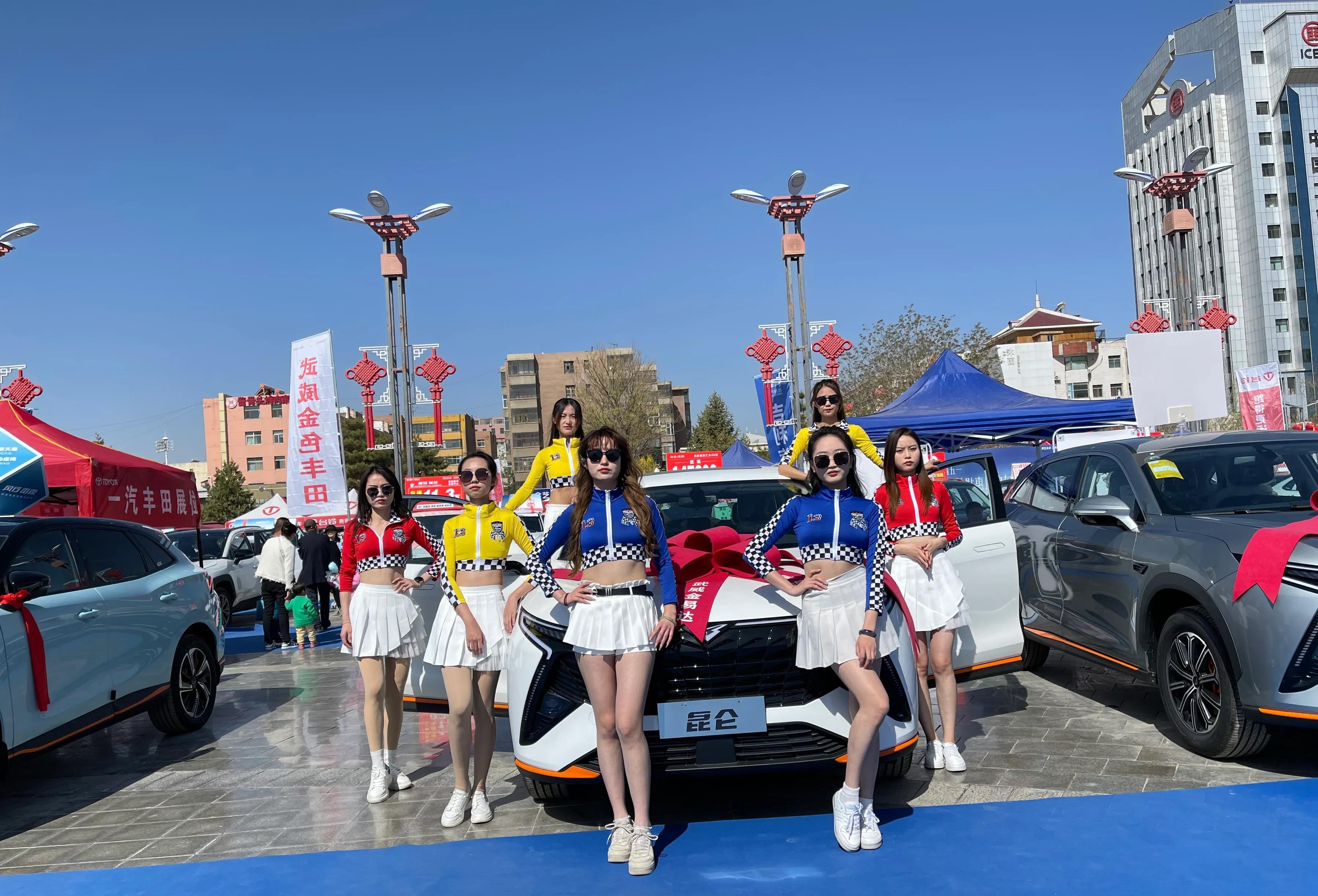 甘肃武威的美女车模!