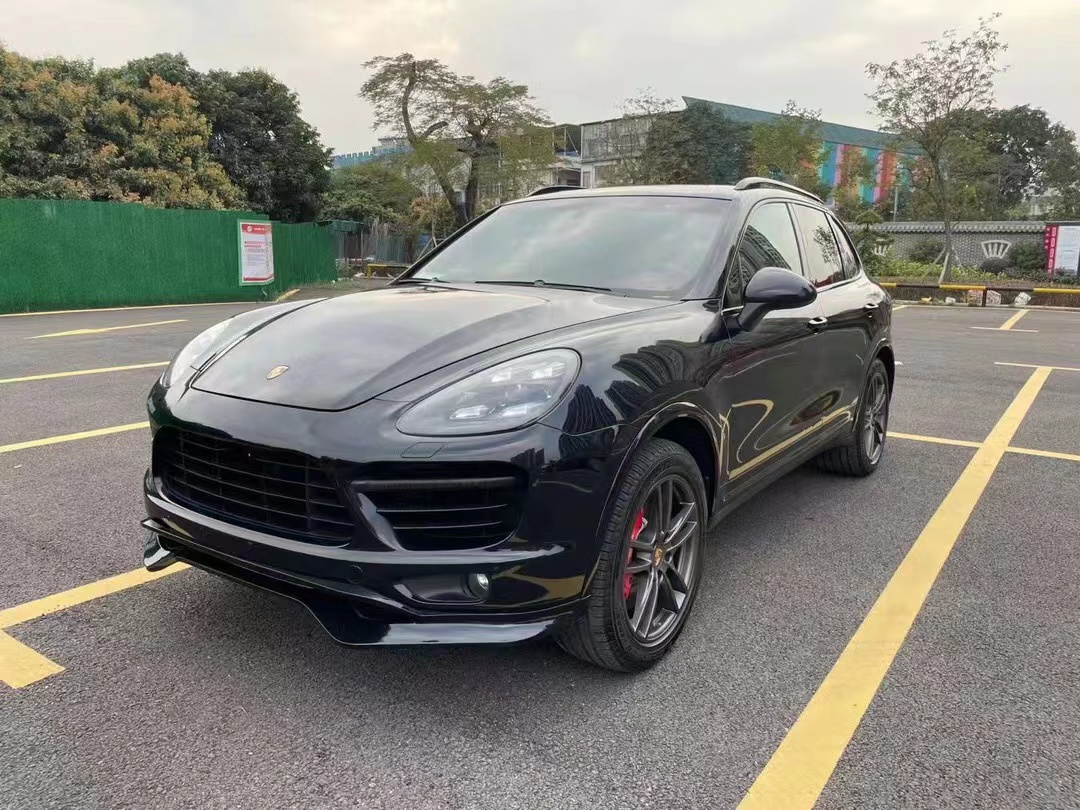 17款卡宴turbos仅26万,是你见过最拉风的性能大咖,足以媲美超跑