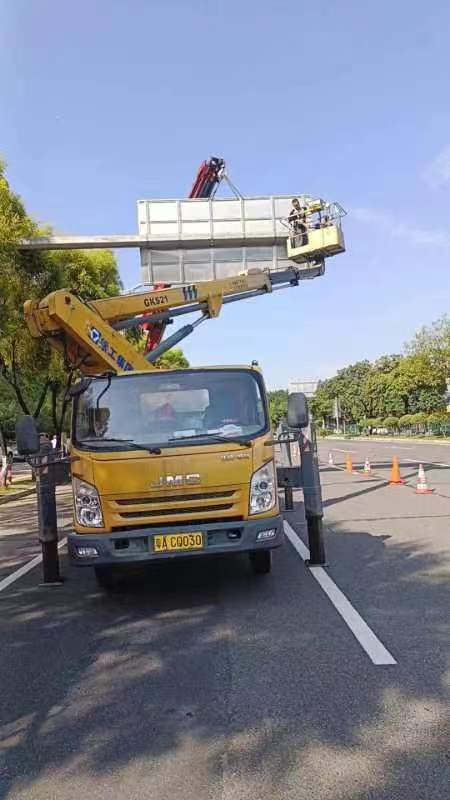 广州黄埔区知识城路灯车出租,市政设施维护送人高空车租赁