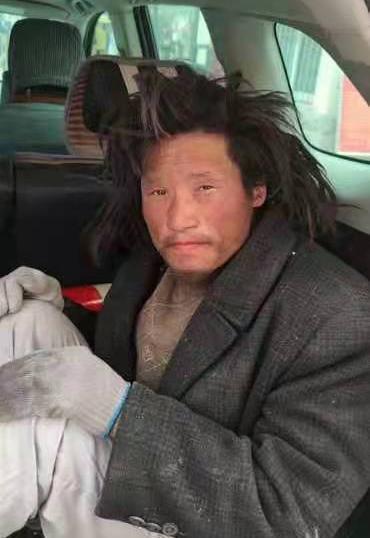 濮阳市救助站:青年男子被救助,穿着破旧,头发脏乱