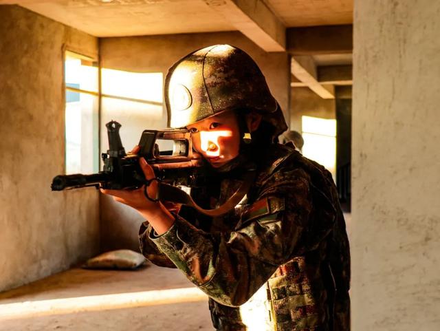 集团军某特战旅女子特战分队初冬滇西,暖阳高照作者 | 林思吉,陈诗曼