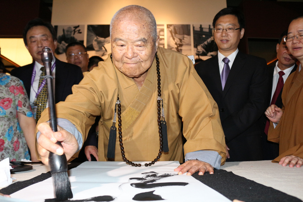 96歲星雲大師圓寂!回顧一生:30多個榮譽博士,全球300多所道場