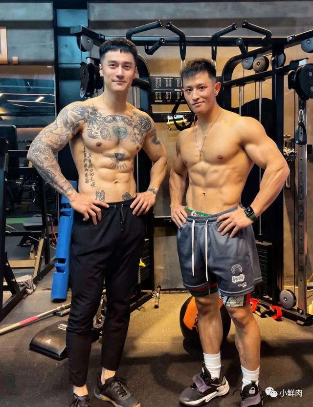 31岁蒋劲夫近照曝光,这肌肉是认真的吗?反差太大了!