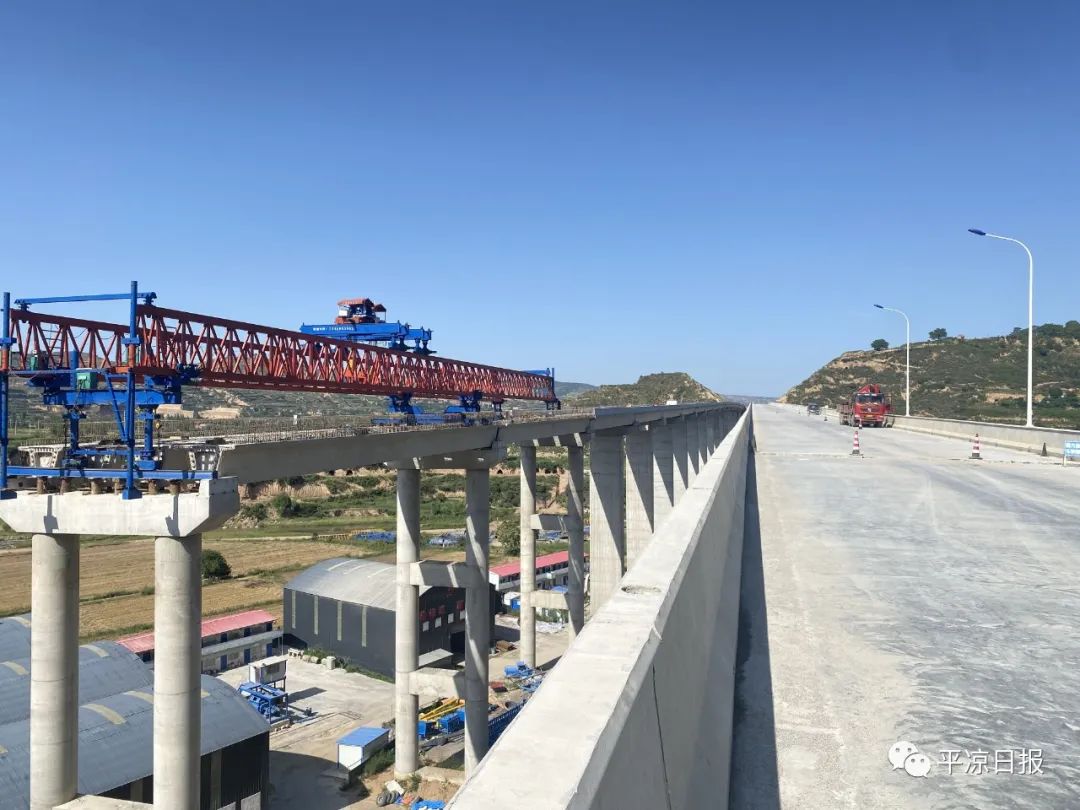 s28灵华高速五龙山1号隧道顺利贯通
