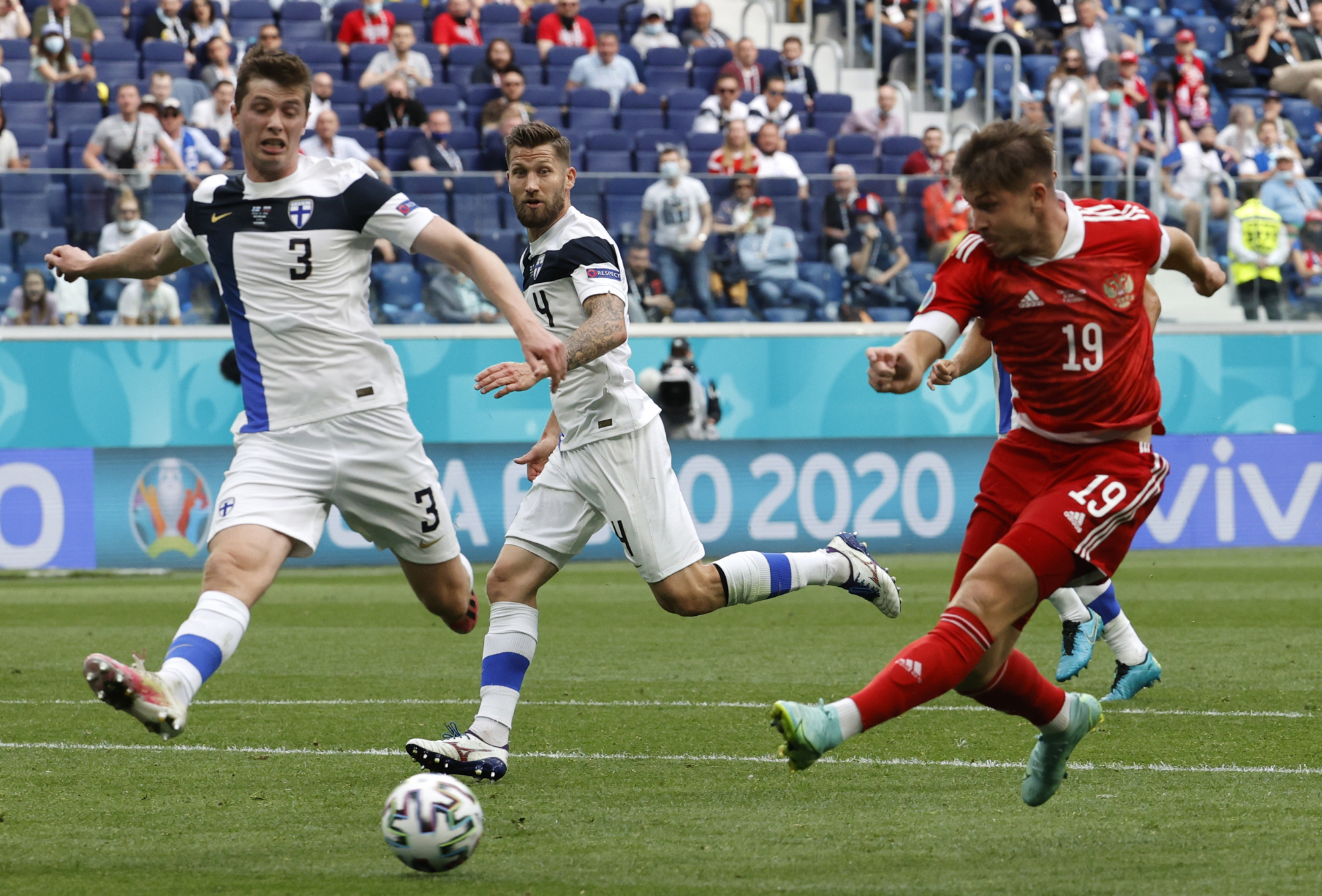 (3)足球——欧锦赛:俄罗斯胜芬兰