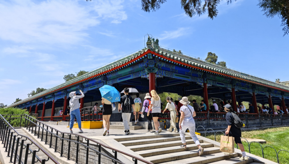 阔别一年,天坛公园长廊区恢复开放,再现"七十二连房"