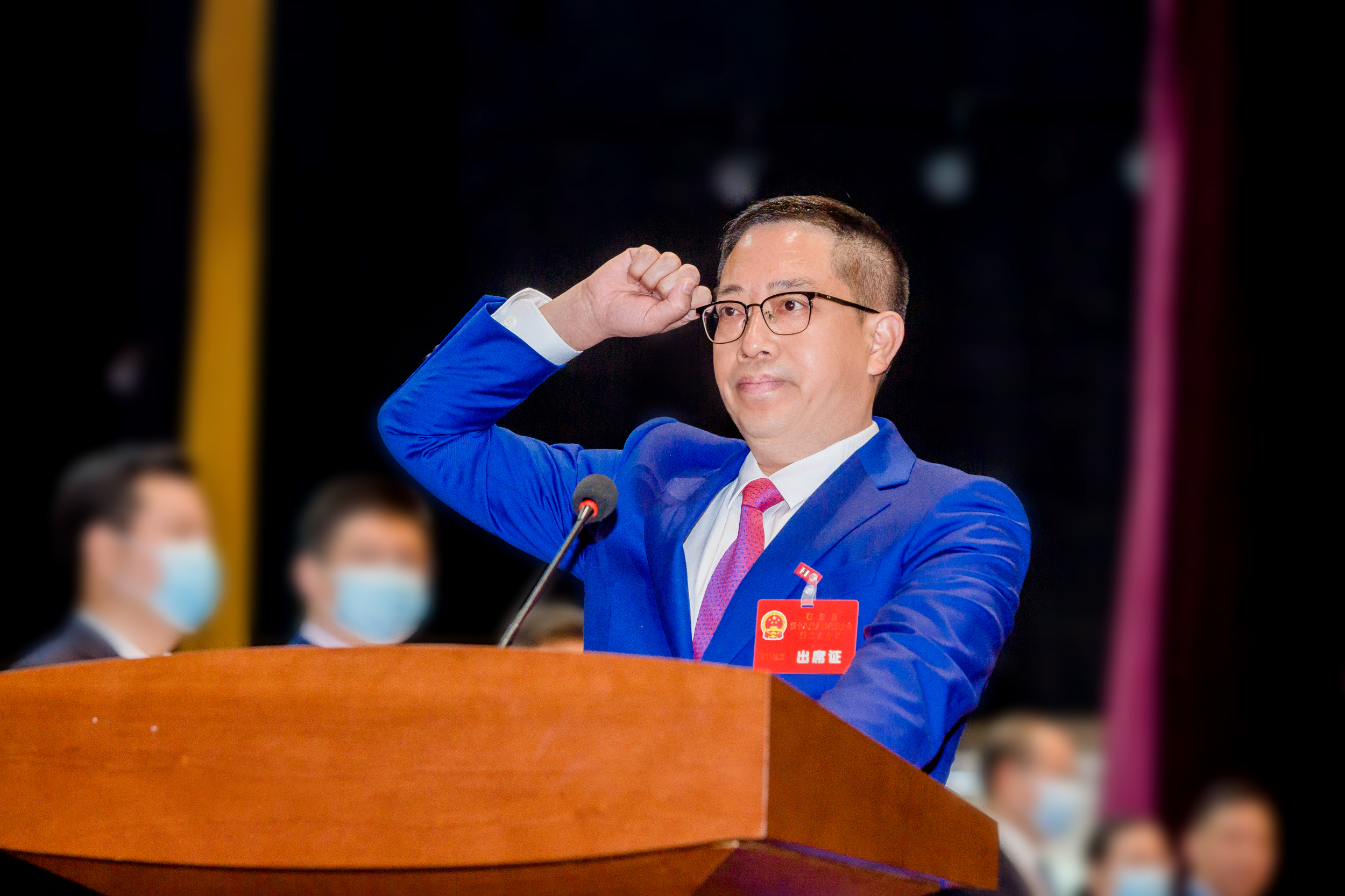 蒋崇华当选衡东县县长 向宪法宣誓就职