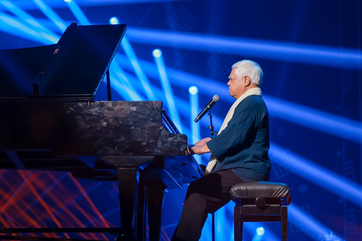 "台湾民谣之父"胡德夫:用音乐力量促进两岸民间交流