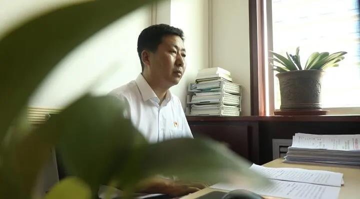 张亚锋:默默奉献严要求 赤子之心践使命
