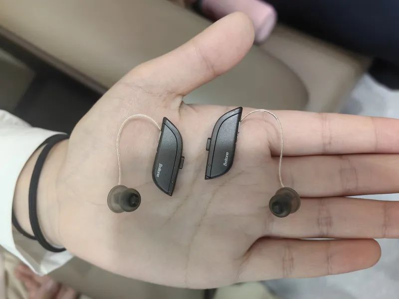 圆梦!湖南18岁听障女孩让弟弟也听见了声音