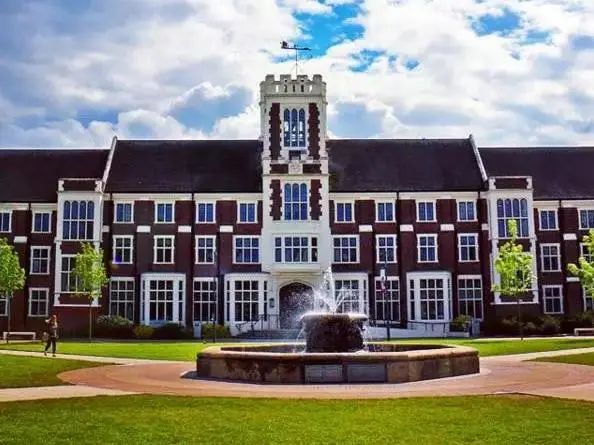 英国大学2018年度综合中排名第4名,仅次于牛津大学,剑桥大学和圣安德