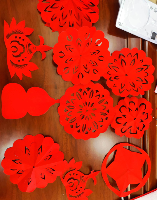 我们的节日非遗文化走进企业巾帼心向党剪纸颂党恩庆三八活动